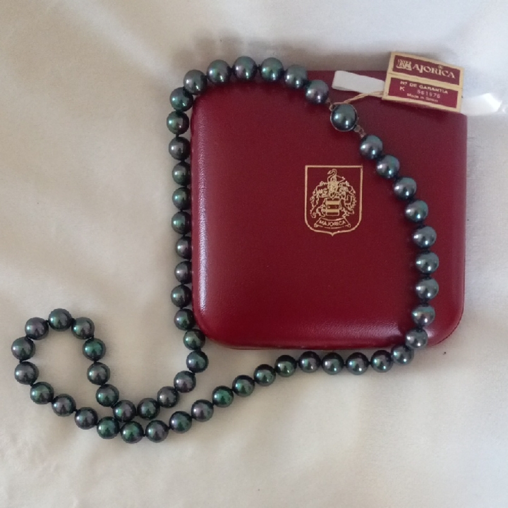 Majorica Spain 10mm Peacock Iridescent Pearl Necklace 24” L *NWT*